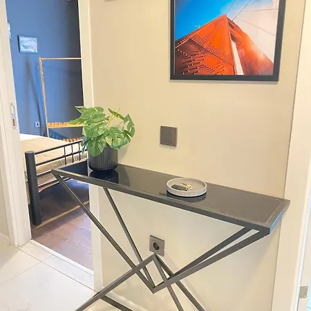 Apartment 1001 Large Modern Design *